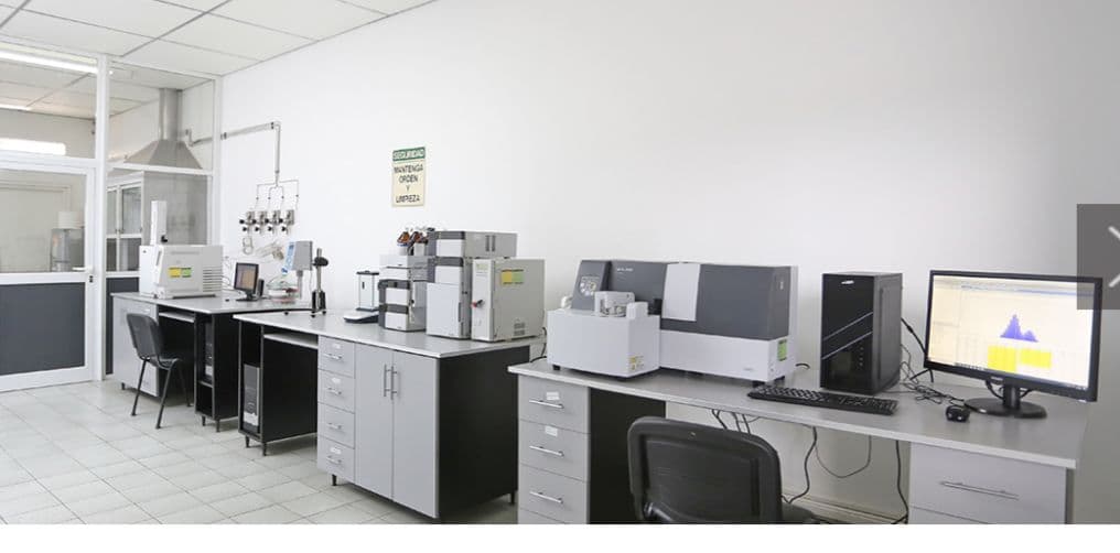 Laboratorio de SANTEX con equipamiento de análisis y control de calidad